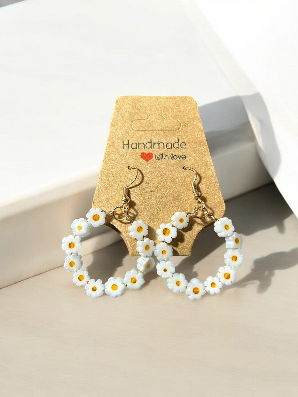 dainty daisy earrings cute floral aesthetic jewelry design